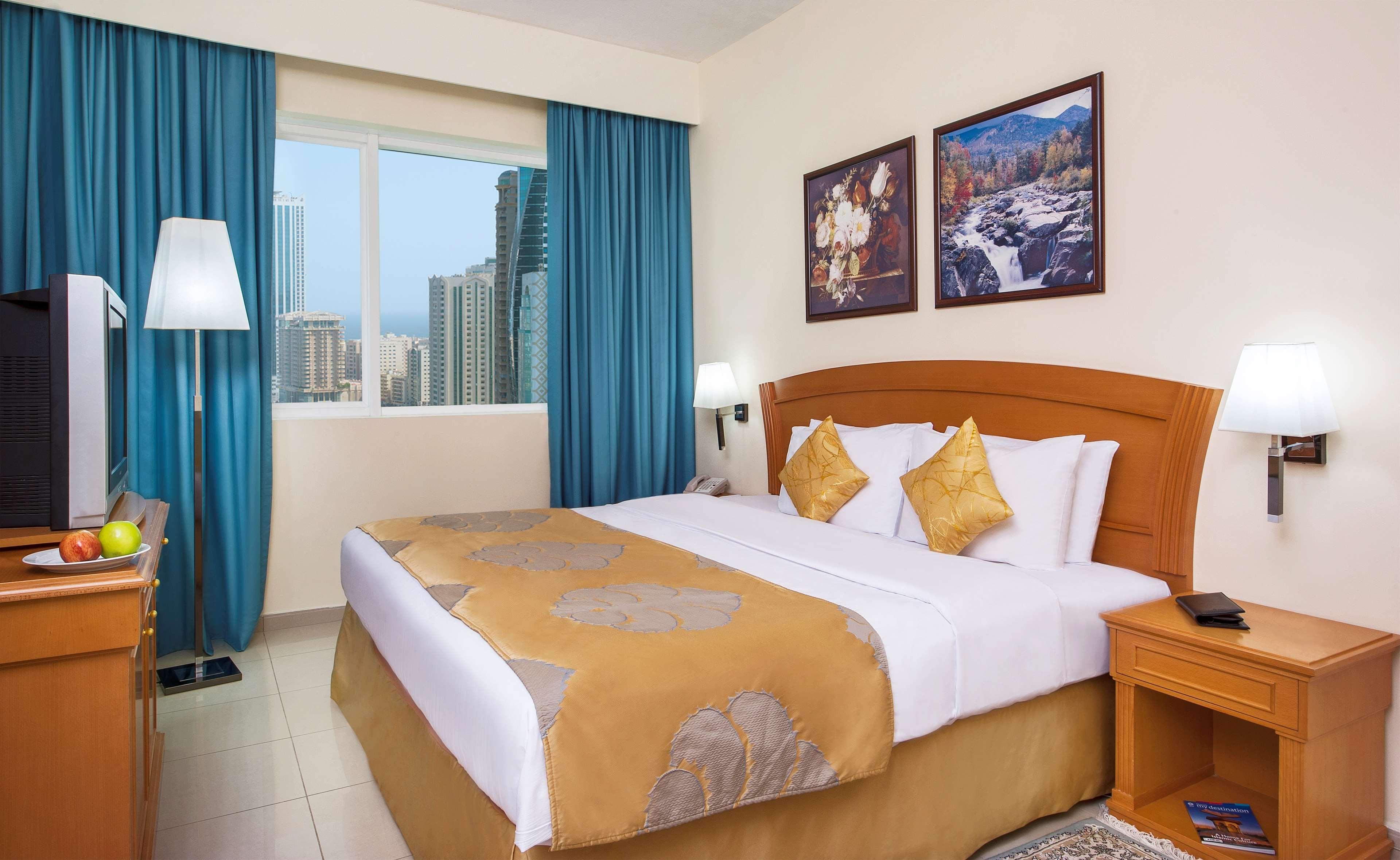 Golden Tulip Sharjah Lejlighedshotel Eksteriør billede