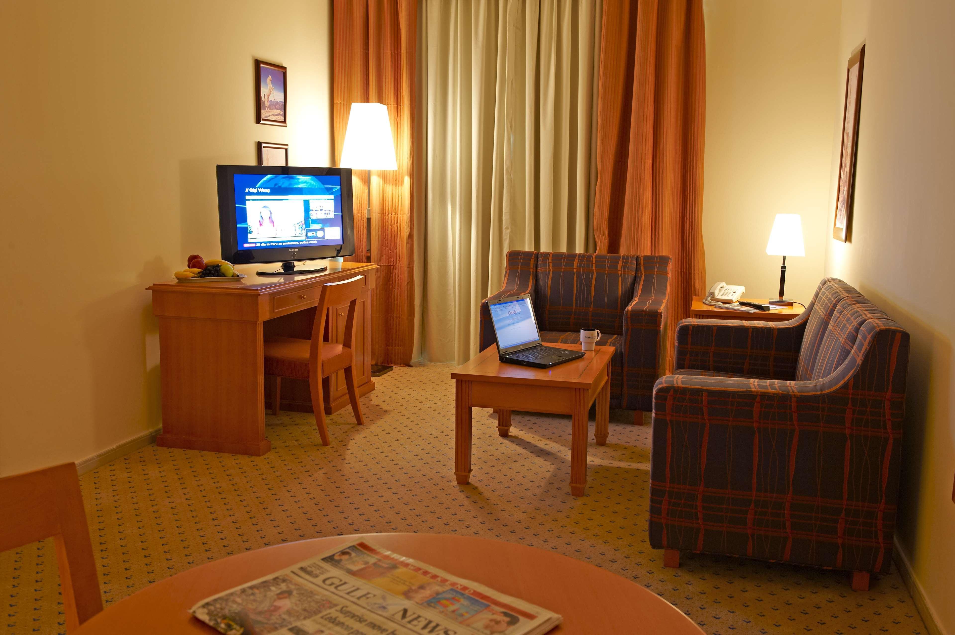 Golden Tulip Sharjah Lejlighedshotel Eksteriør billede