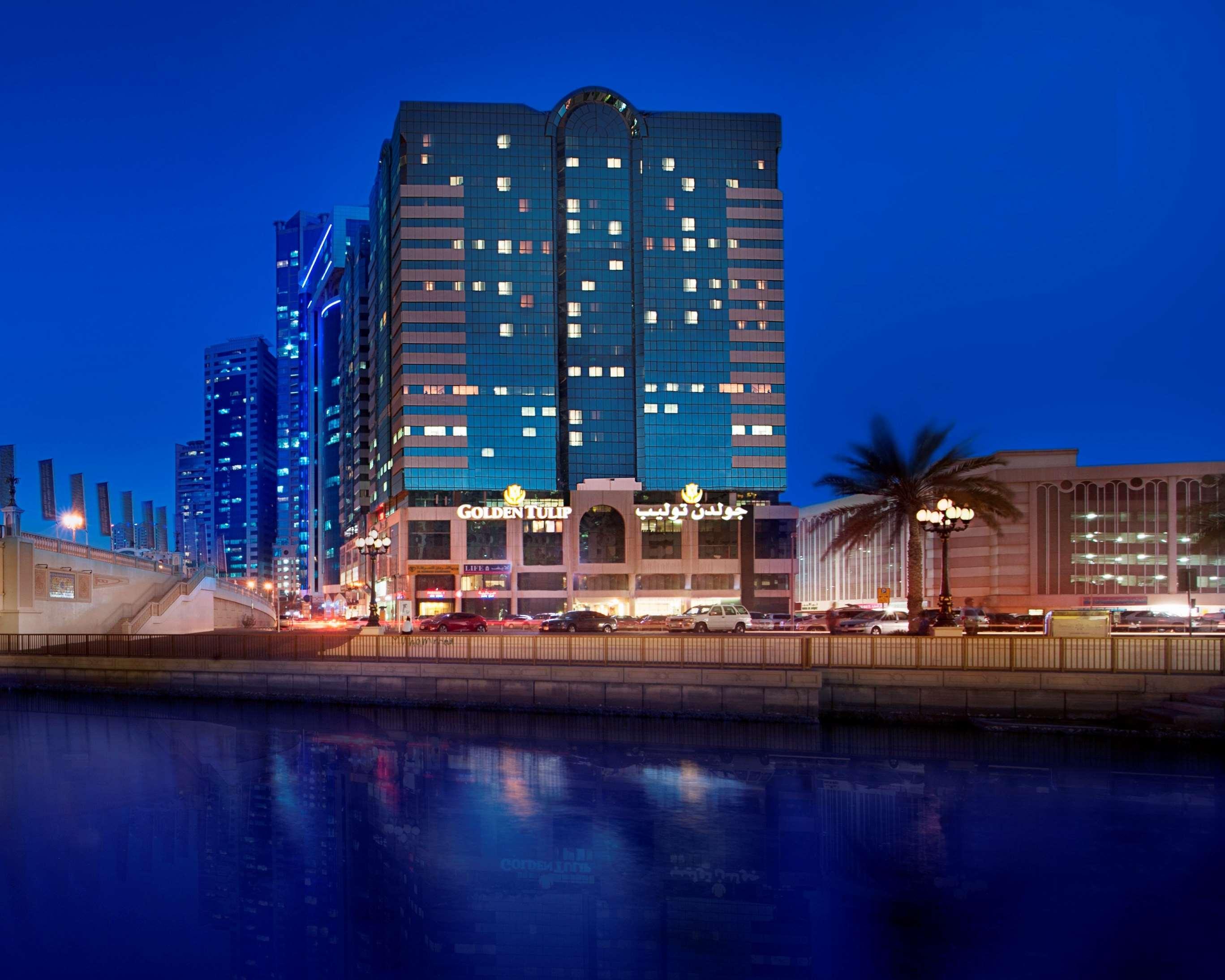 Golden Tulip Sharjah Lejlighedshotel Eksteriør billede