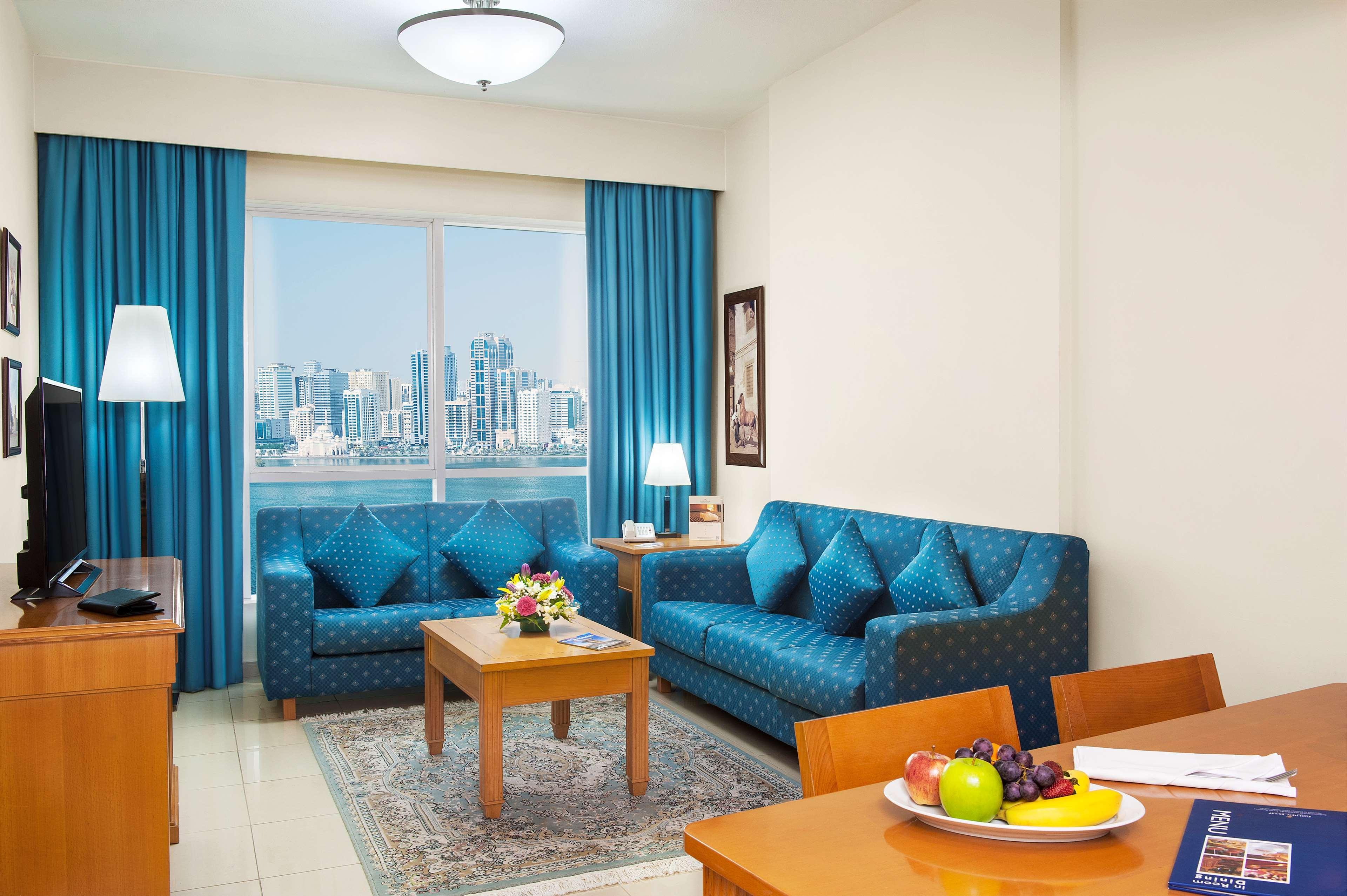 Golden Tulip Sharjah Lejlighedshotel Eksteriør billede