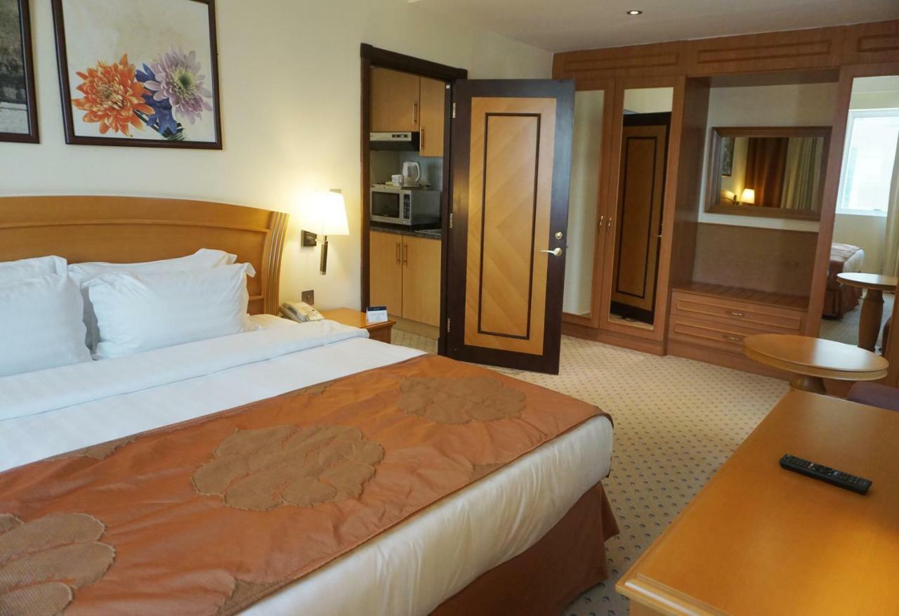 Golden Tulip Sharjah Lejlighedshotel Eksteriør billede