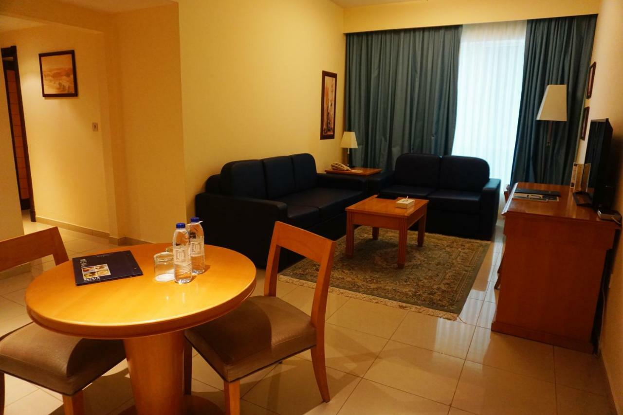 Golden Tulip Sharjah Lejlighedshotel Eksteriør billede