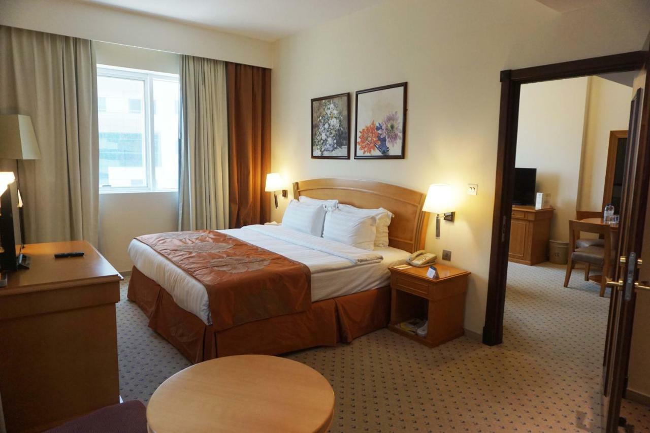 Golden Tulip Sharjah Lejlighedshotel Eksteriør billede